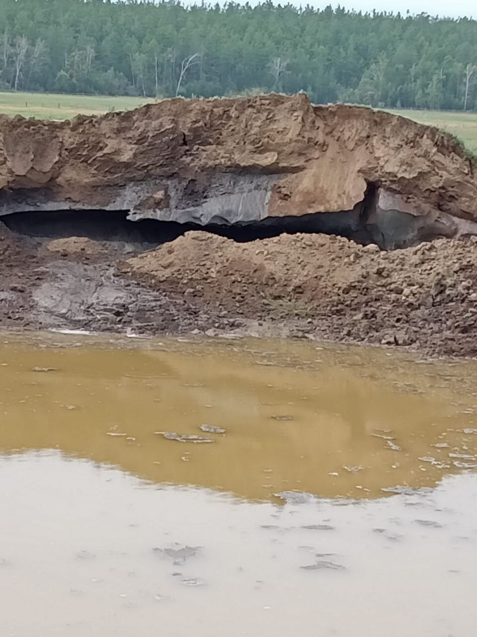 В Якутии из-за эрозии почвы на поверхность выступила вечная мерзлота