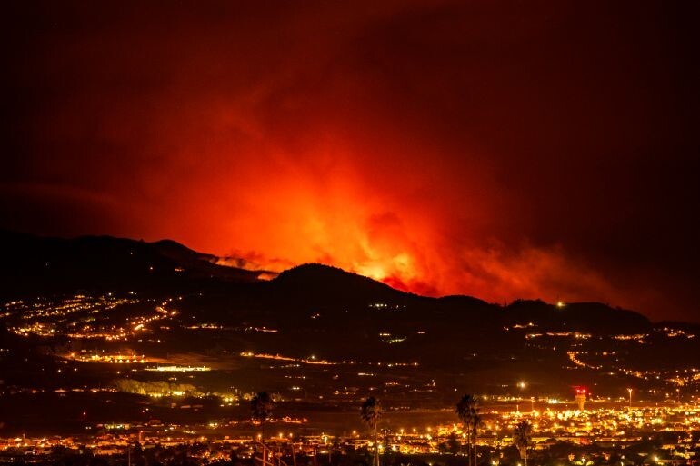 Сильнейший за 40 лет пожар уничтожает один из Канарских островов