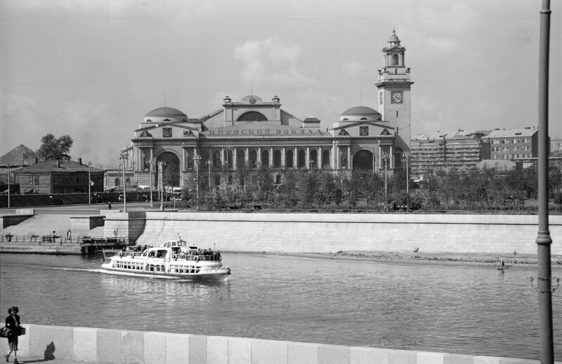 Вид на Киевский вокзал. Москва, 1950-е