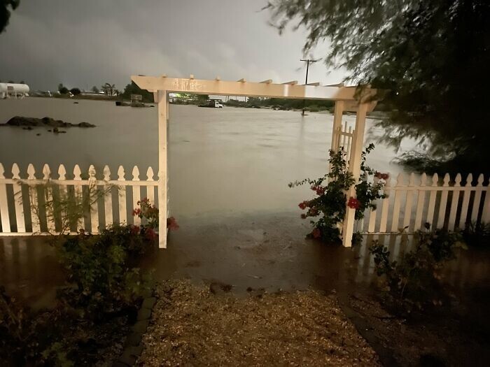 Жителей Калифорнии предупредили о возможном наводнении в субботу вечером