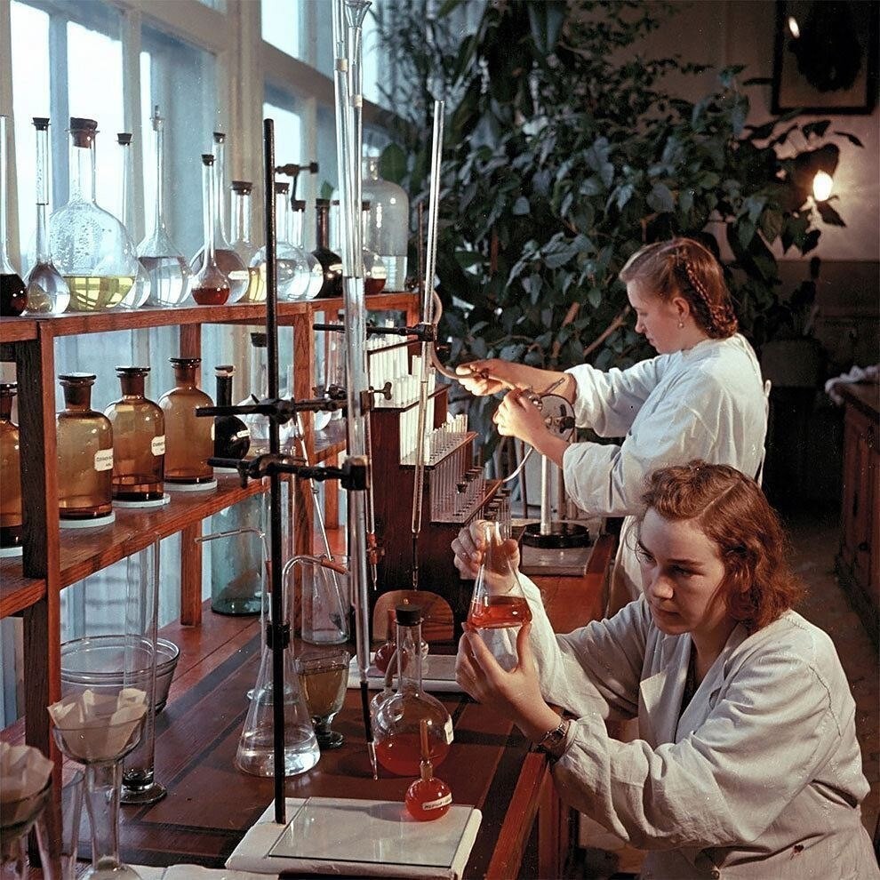  Химическая лаборатория, 1950-е