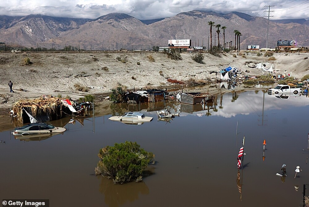 Кафедрал-Сити, Калифорния: дожди затопили лагерь бездомных