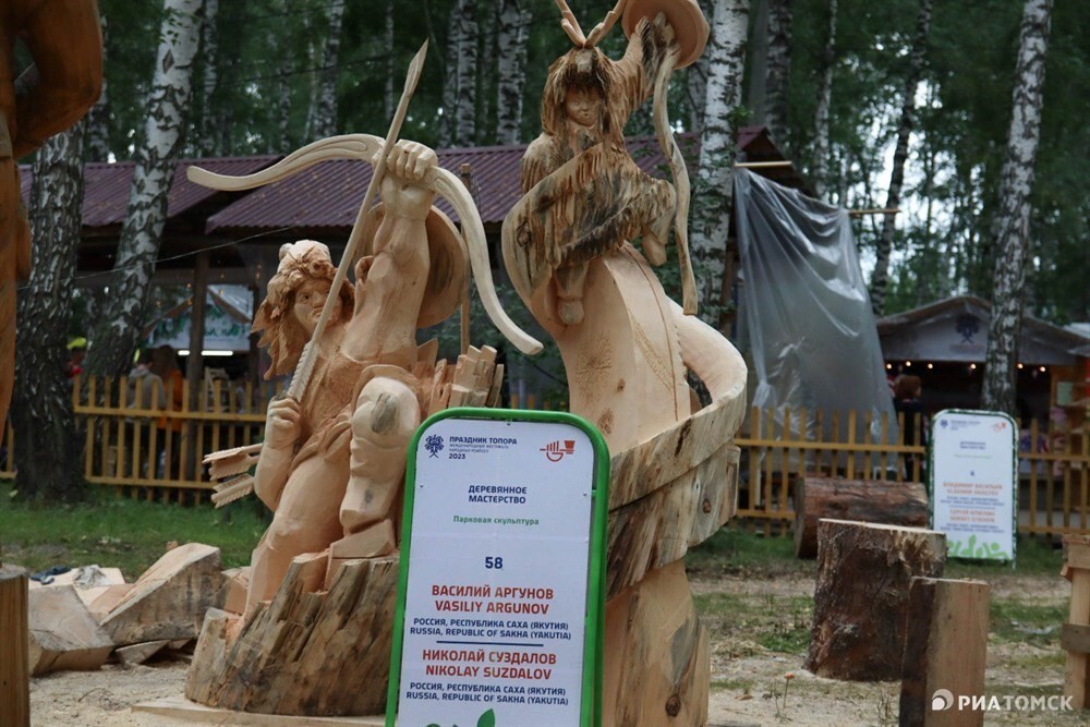 Россиян возмутила победившая на фестивале ремёсел скульптура с Буратино и папой Карло