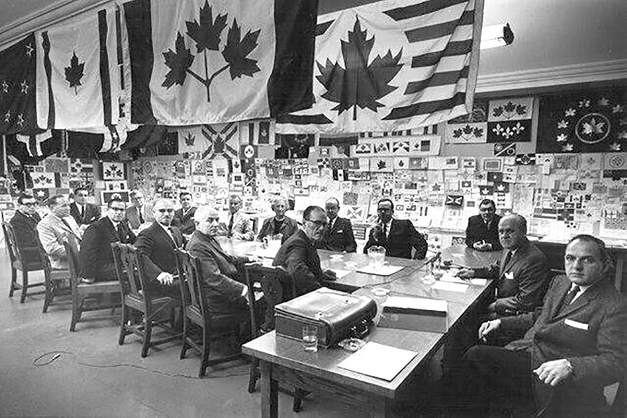 Комитет Канады обсуждает вопрос о новом государственном флаге, 1964 год