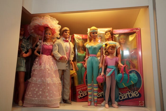 Мужчина собрал коллекцию из более чем 12000 кукол Барби