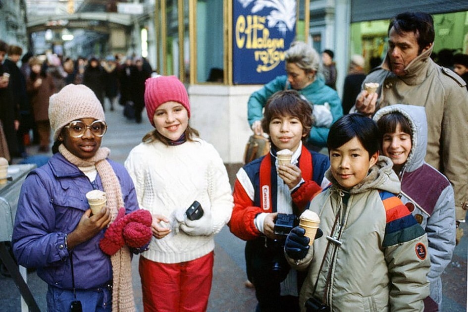 Американские дети едят советское мороженое, Москва, СССР, 1984 год