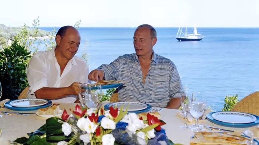 Владимир Путин и Сильвио Берлускони на отдыхе на Сардинии, Италия, 2003 год