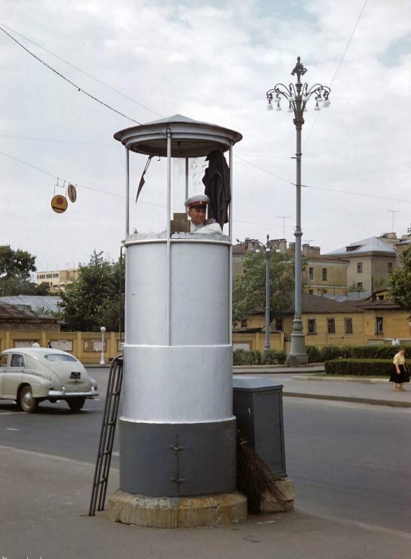 Милицейский «стакан» на площади Восстания. Москва, 1960 год