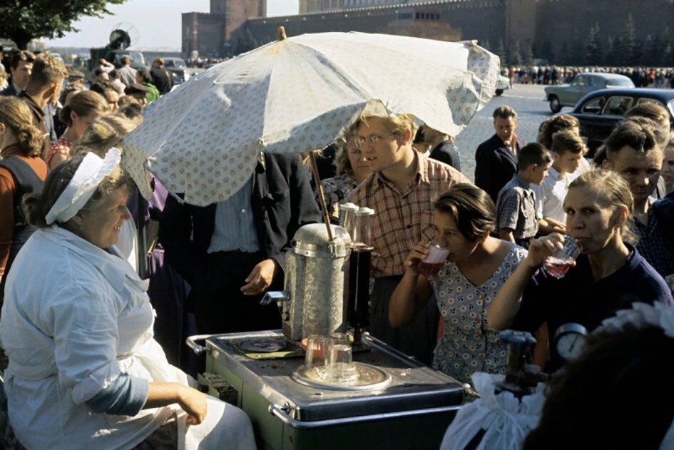 Торговля газировкой на Красной площади, 1959 год