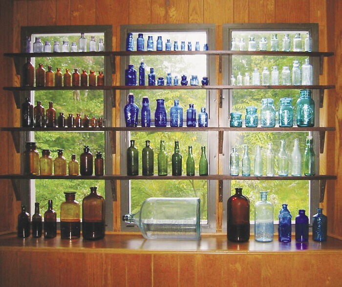 2. «Это около 20% моей коллекции старинных бутылок, изготовленных в 1850-1930 годы»