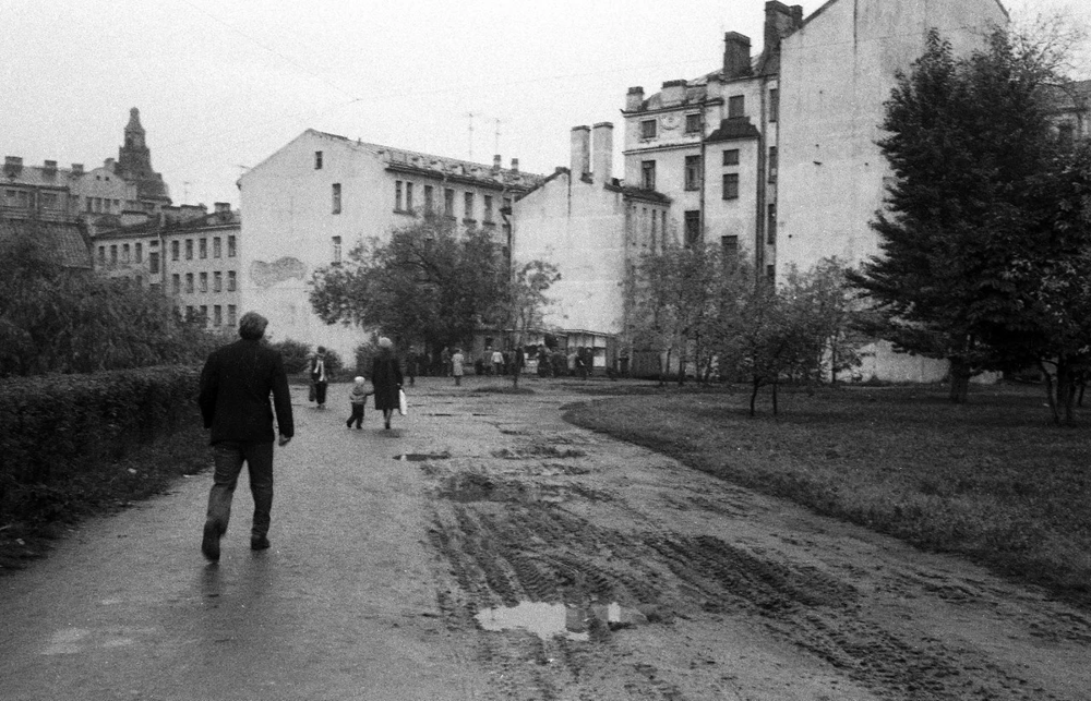 Фото места которое постоянно менялось - это дворы Карповского переулка.