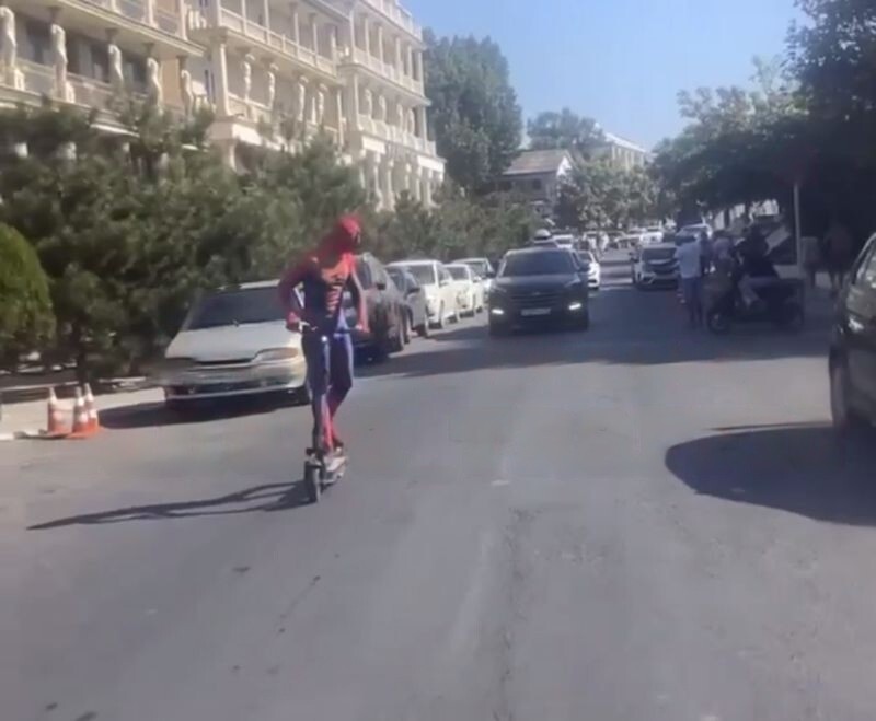 «Человек-паук» на самокате устроил ДТП в Анапе