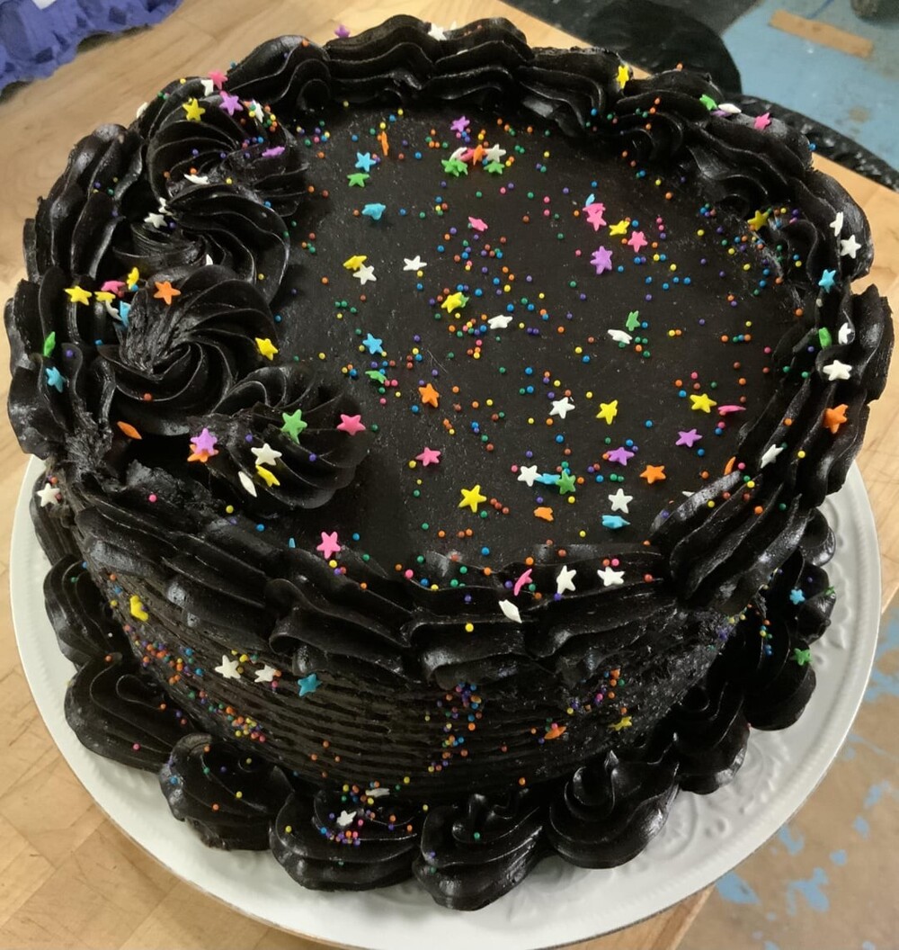 10. Черный бархатный торт с черным какао
