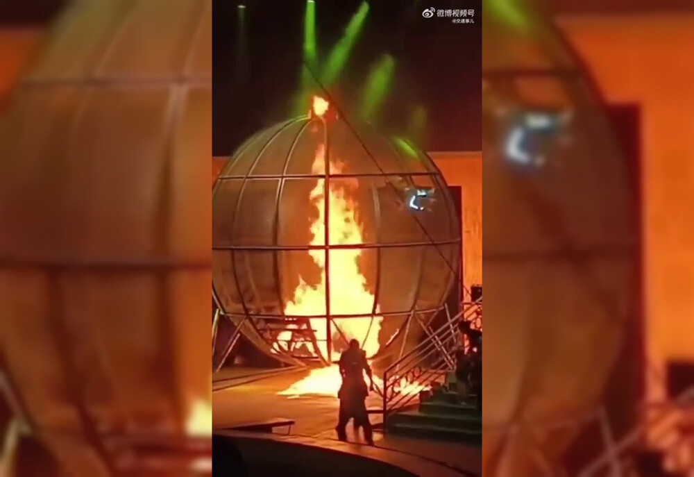 Мотоциклист загорелся в «шаре смерти» во время циркового шоу