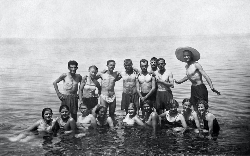 Довоенные снимки советских граждан, отдыхающих на пляже