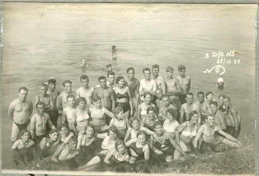 Довоенные снимки советских граждан, отдыхающих на пляже
