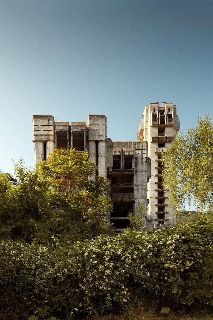 18. Забытое здание в Болгарии