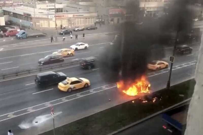 На юге Москвы сгорела полицейская машина
