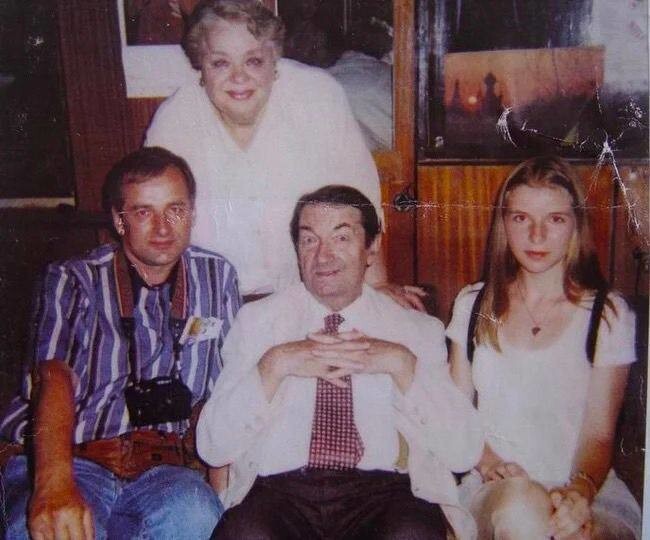 Георгий Вицин и Наталья Крачковская с поклонниками, 1990-е.
