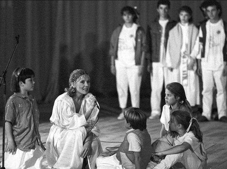 Людмила Сенчина исполняет роль доброй феи в советско-американском детском мюзикле «Дитя мира», 1986 год