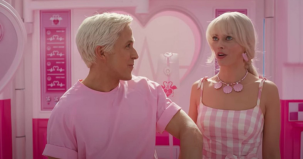 «Минкульт, ты не прав»: россиянка в розовом устроила одиночный пикет в защиту фильма «Барби»