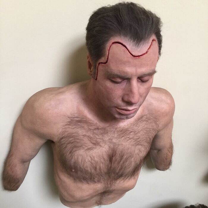 28. Реалистичный манекен с внешность Джона Траволты для съёмок фильма «Без лица»