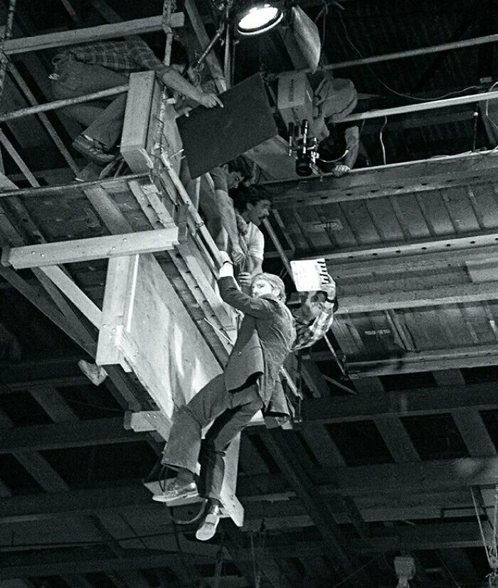 25. Алан Рикман во время съёмок фильма «Крепкий орешек» (1988)