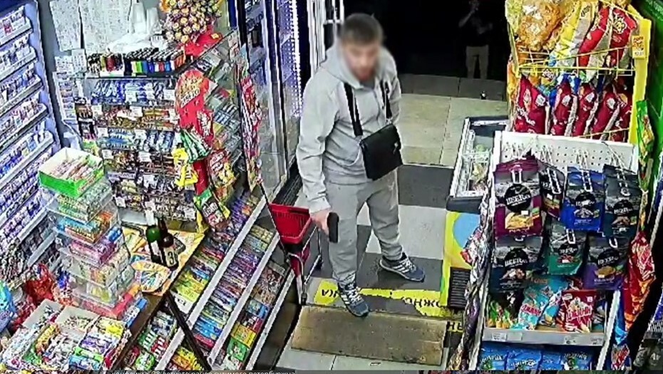 В Санкт-Петербурге мужчина выстрелил из ракетницы в продавца магазина
