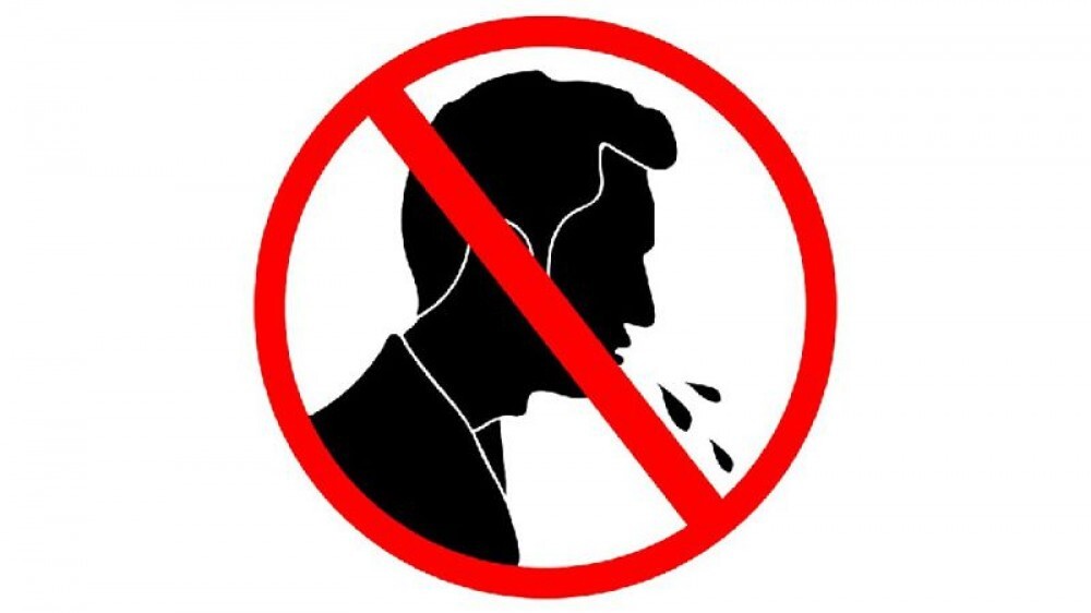 В Ярославской области вступает в силу закон о штрафах для плюющихся на улице граждан