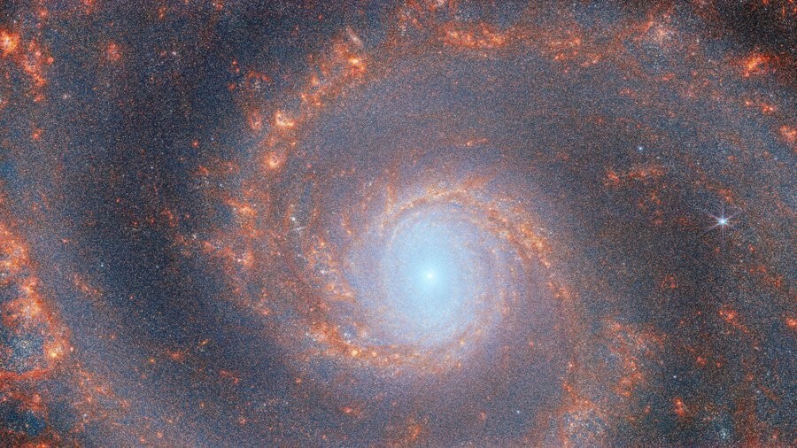 2. Фото галактики М51 с камеры ближнего инфракрасного диапазона (NIRCam)