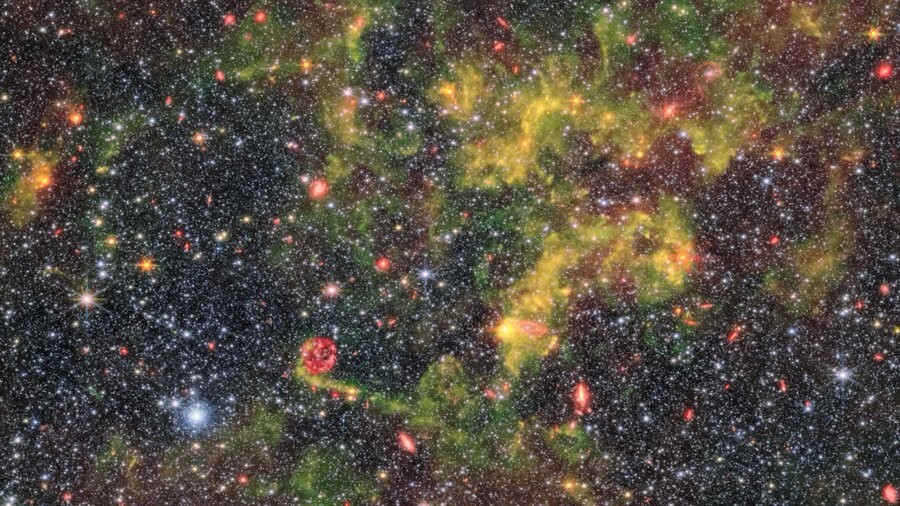 12. Снимок галактики NGC 6822, одной из ближайших к нам