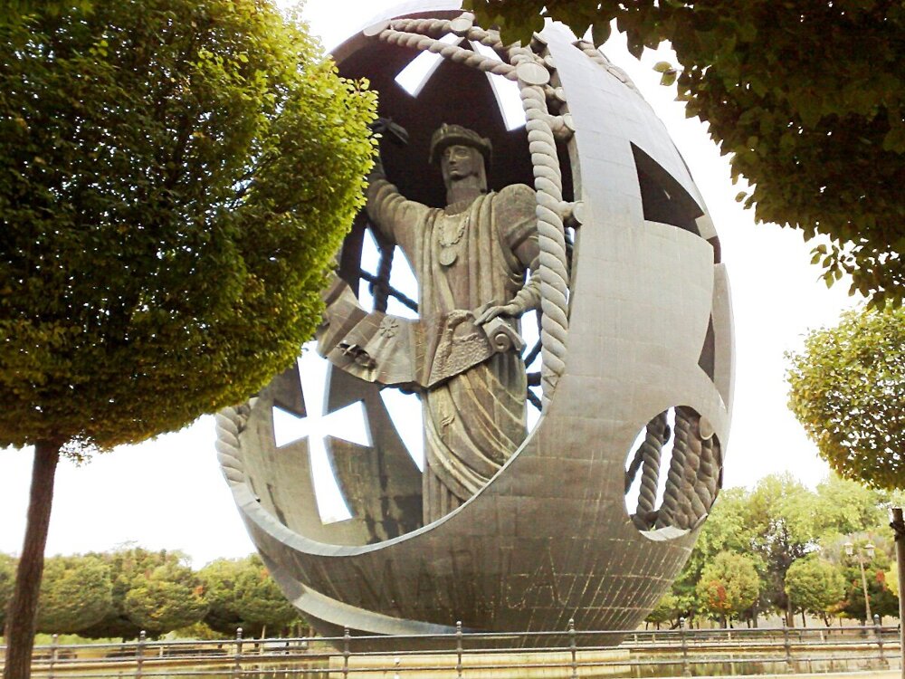 Почему московский памятник Петру I работы Церетели считают переделанным Колумбом