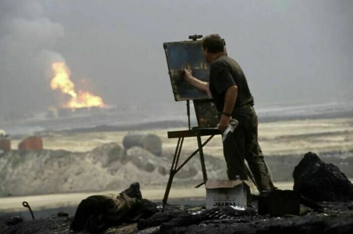 29. Художник Марк Моннье рисует во время войны в Персидском заливе, октябрь 1991 года, Кувейт