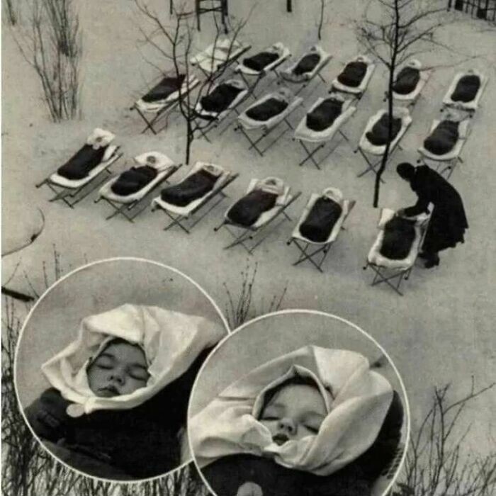 31. Малыши во время дневного сна в московских яслях, 1958 год. Дети спали на морозе - считалось, что это укрепляет иммунитет
