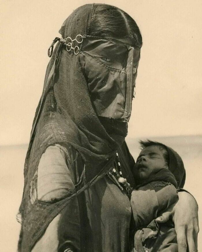 13. Мать-бедуинка, 1948 год. Снимок Ило Баттигели