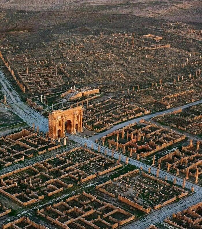 8. Остатки древнего римского города Тимга, Алжир