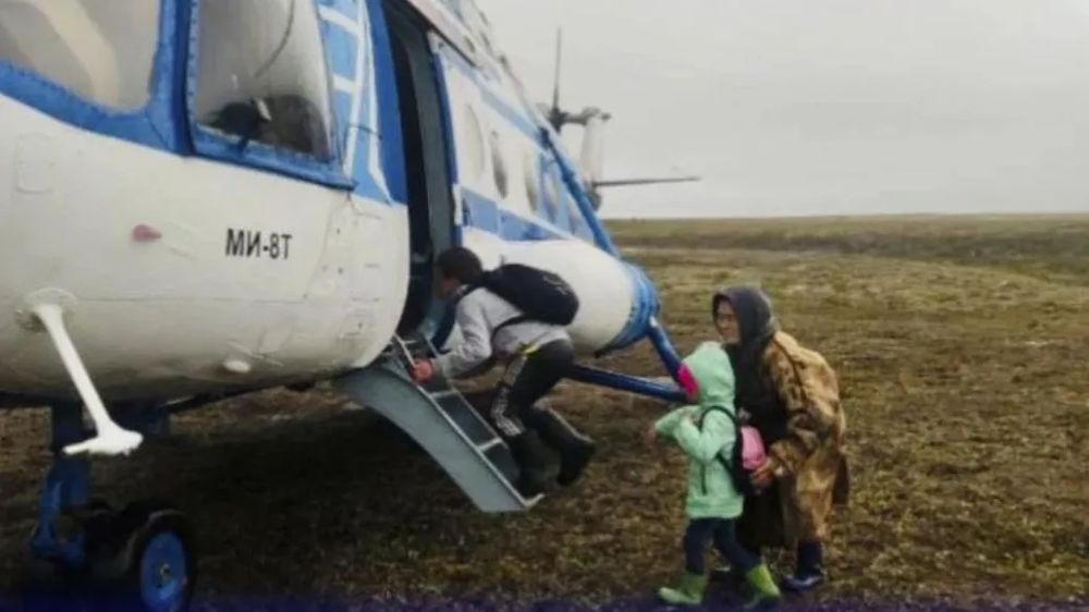 На Ямале детей в школу доставляют на вертолете
