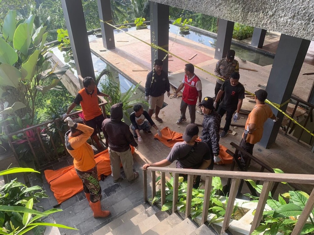 Стеклянный лифт с сотрудниками отеля на Бали рухнул в ущелье с высоты 90 метров