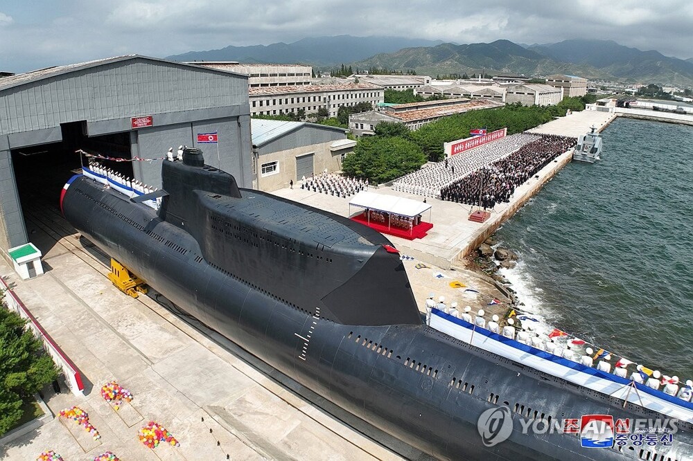 В КНДР спустили на воду первую подлодку с тактическим ядерным оружием