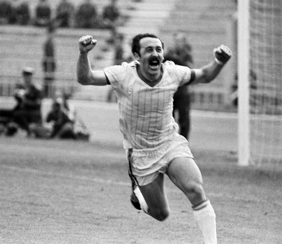 Нападающий московского «Динамо» Валерий Газзаев забил гол. 5 июля 1984 года. Фото Игоря Уткина