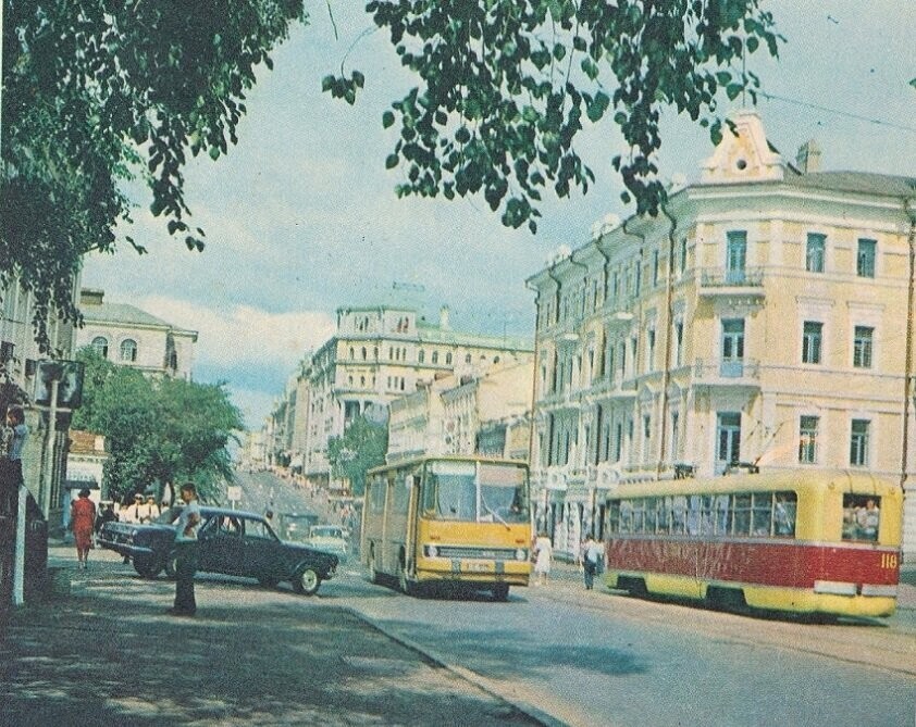 Так выглядели летом 1984 года улицы столицы Приморского края   Владивостока.