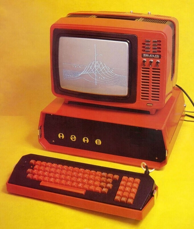 Начался выпуск ПЭВМ АГАТ - первого советского серийного универсального 8-разрядного персонального компьютера (1984-1993)