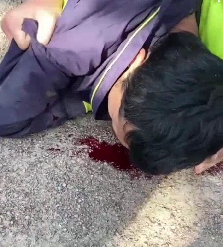 Русские ребята в Питере до кровавых соплей избили мигранта с ножом