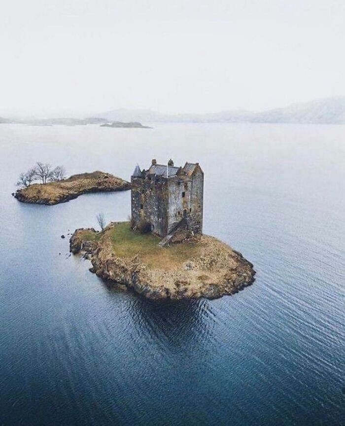 25. Одинокий замок 14-го века в Шотландии