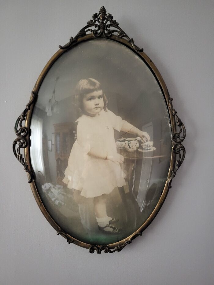 1. "Моя тетя в детстве. 1919 год"