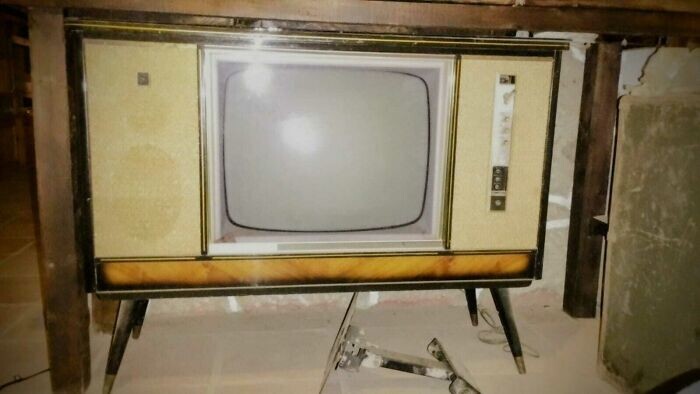6. "Телевизор моих бабушки и дедушки, 1940-е"