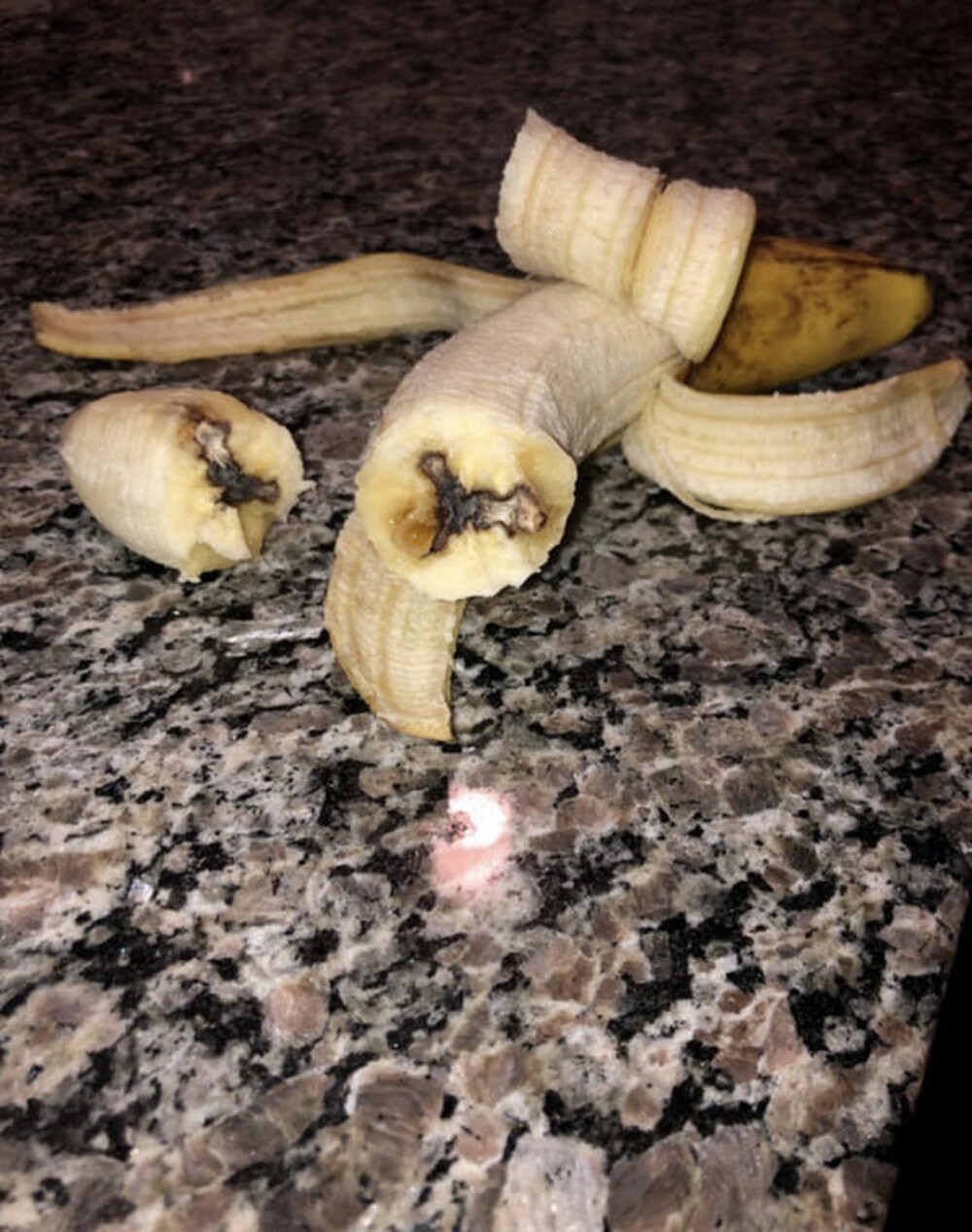 12. Банан с нигроспорозом (болезнь, вызываемая паразитическими грибами). Такие есть нельзя