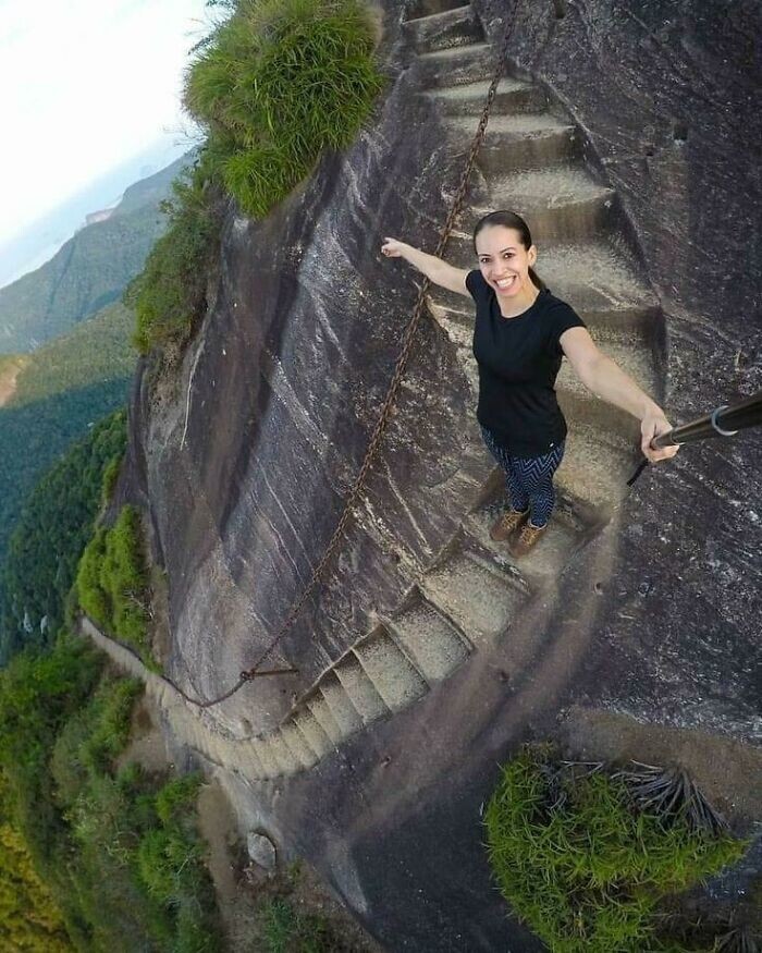 11. Лестница, ведущая на гору в национальном парке Тижука, Бразилия
