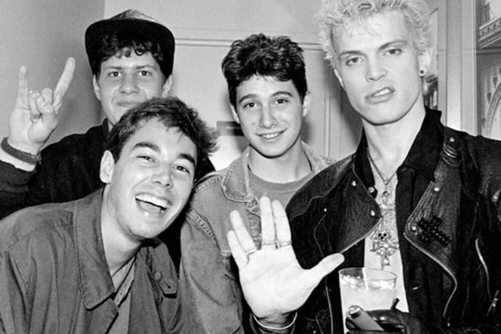 15. Билли Айдол с группой Beastie Boys в Нью-Йорке в 1986 году