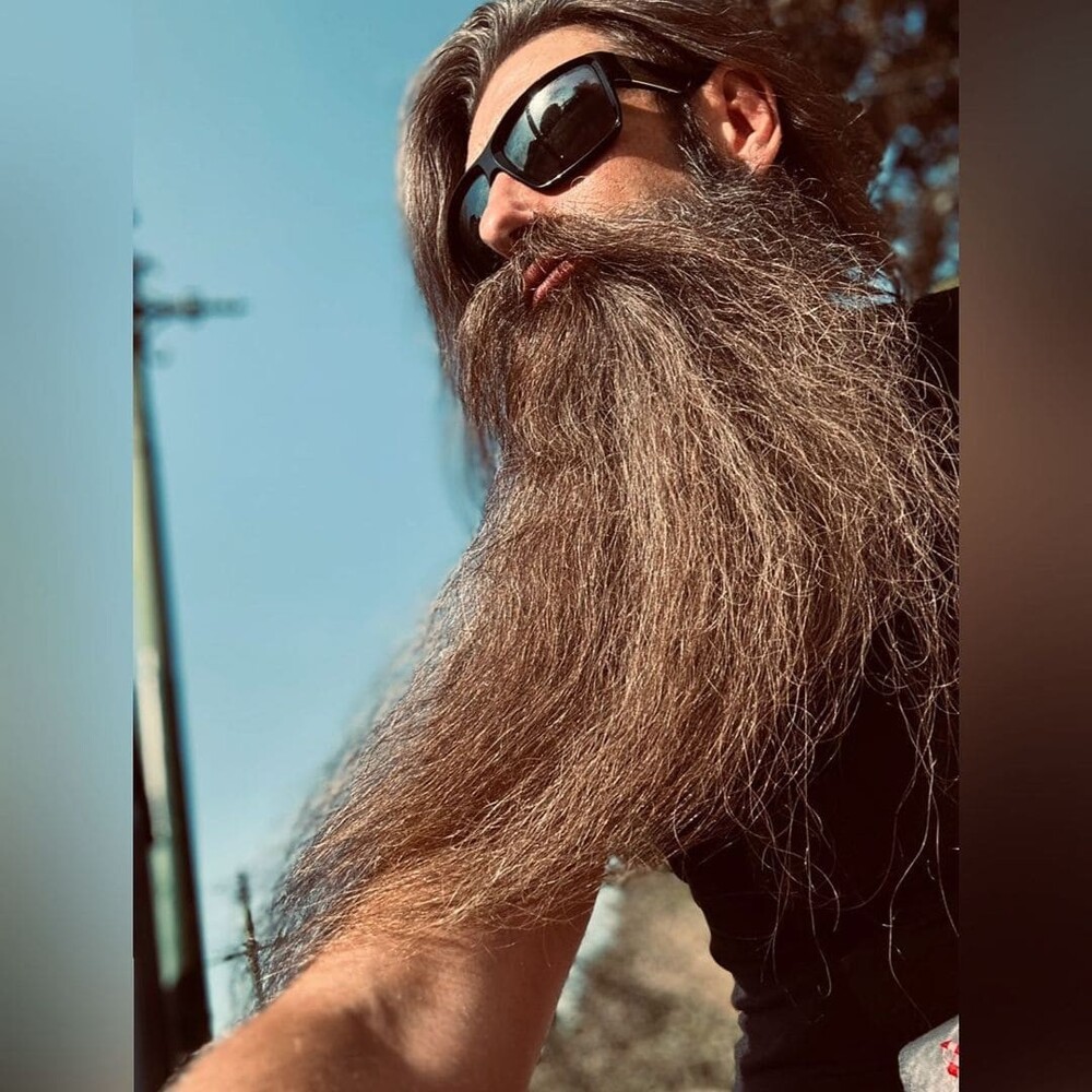 15 забавных мужчин демонстрируют, как по-разному можно использовать бороду